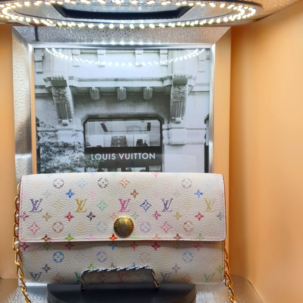 Louis Vuitton 💕murakami long Sarah Wallet. Serial# TH1077💙-GUC-